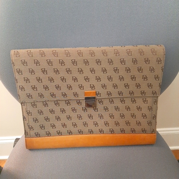 Dooney portfolio - Picture 1 of 8